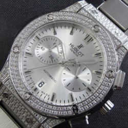 HUBLOT クラシックフュージョン クォーツ搭載 高級感