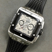 HUBLOT スクエアバン ウニコ チタニウム 42mm どこにもない高級時計