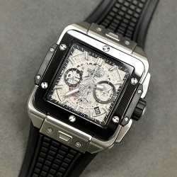 HUBLOT スクエアバン ウニコ チタニウム 42mm どこにもない高級時計