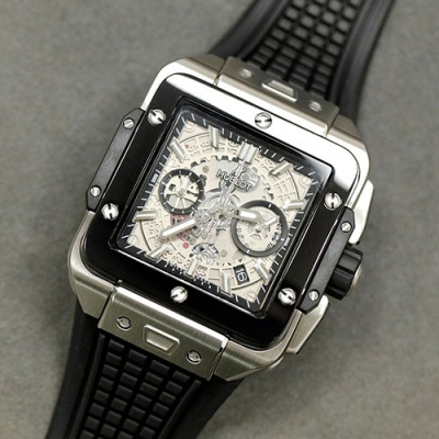 HUBLOT スクエアバン ウニコ チタニウム 42mm どこにもない高級時計