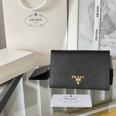 PRADA パスポートケース サフィアーノレザー ユニセックス 9.5×14cm