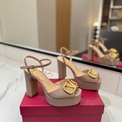 【VALENTINO】2026サンダルレディース