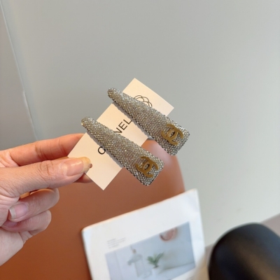 シャネル スタイル ヘアクリップ レター