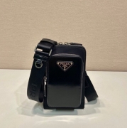 PRADA スマホポーチ リサイクルナイロン レザー メンズ 11.5×18×4cm