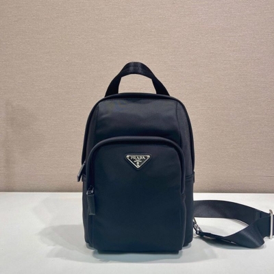 PRADA ウエストバッグ リサイクルナイロン サフィアーノ メンズ 20×27×8cm