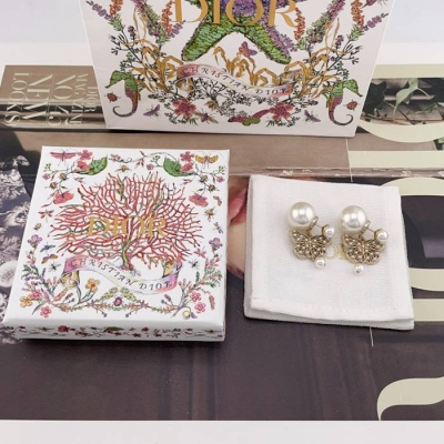 ディオール スタイル ピアス バタフライ