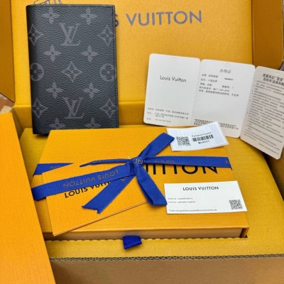 LOUIS VUITTON パスポートケース モノグラム キャンバス メンズ 10×14×2.5cm