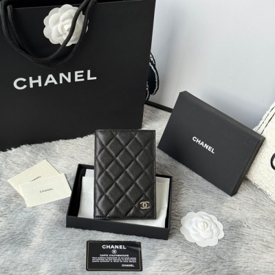 CHANEL パスポートケース カーフレザー ユニセックス 14.5×10.5×2cm