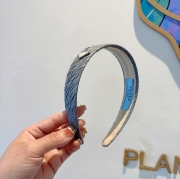 プラダ スタイル ヘアバンド レター