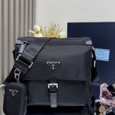 PRADA ショルダーバッグ リサイクルナイロン ユニセックス 25×22×10cm