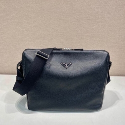 PRADA メッセンジャーバッグ レザー メンズ 31.5×25×14cm