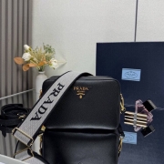 PRADA ショルダーバッグ レザー デュアルストラップ メンズ 22×14.5×8.5cm