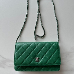 シャネル ショルダーバッグ 19×12×3cm