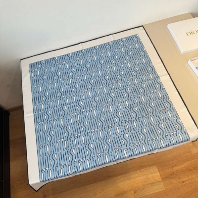 ディオール 新作90cmシルクスカーフ 90x90cm
