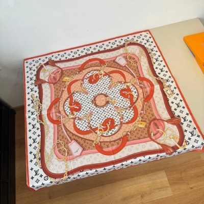 ルイ ヴィトン 新作シルクスカーフ 90X90cm