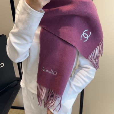 シャネル めったに見ない優しい色合い。スカーフ 35 x 180cm