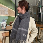 ルイ ヴィトン グラデーションロゴカシミヤスカーフ 35x180