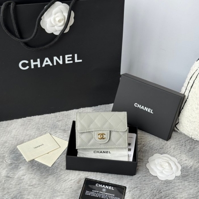 CHANEL 三つ折りカードケース カーフレザー レディース 10.5×7.5×3cm