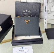 PRADA 二つ折り財布 サフィアーノレザー メンズ 10×9×2cm