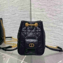 ディオール スタイル カロ マルチキャリー ミニ リュック サイズ：15×19×8.5cm