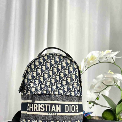ディオール スタイル スモール リュック サイズ：21.5×31.5×13cm