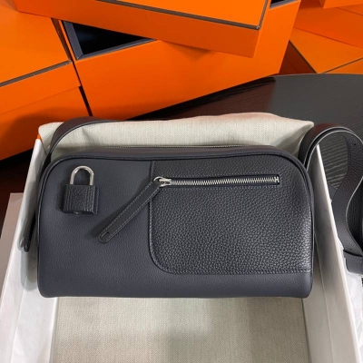 HERMES ヌーヴォーオンボビー ショルダーバッグ ユニセックス 29×20×12cm