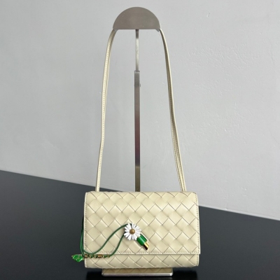 BV ショルダーバッグ レザー ハンドバッグ アンディアーモ 19×13×2cm