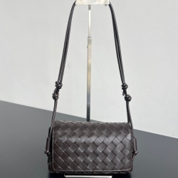 BV ショルダーバッグ レザー ハンドバッグ ノットゥルノ 21×11×9cm