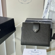 PRADA ミニウォレット サフィアーノレザー メンズ 11.2×8.5cm