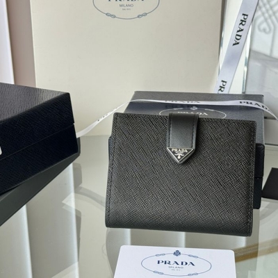 PRADA ミニウォレット サフィアーノレザー メンズ 11.2×8.5cm