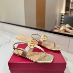【VALENTINO】新作Vサンダルレディース