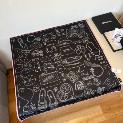 シャネル オリジナル90cmシルクスカーフ。手巻き裾。100％シルク 90X90cm