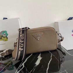 PRADA ショルダーバッグ ディアスキンレザー デュアルストラップ メンズ 19×12×6cm