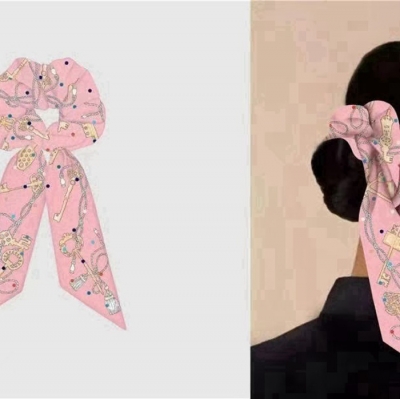 エルメス ドットキーモチーフツイリー小スカーフ