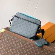 LOUIS VUITTON トリオ メッセンジャーバッグ モノグラムエクリプス メンズ 25×18.5×7cm