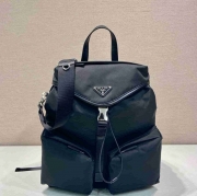 プラダ スタイル ランウェイ リュック 2VZ111 サイズ：30×38×17cm