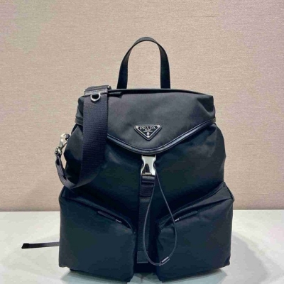 プラダ スタイル ランウェイ リュック 2VZ111 サイズ：30×38×17cm