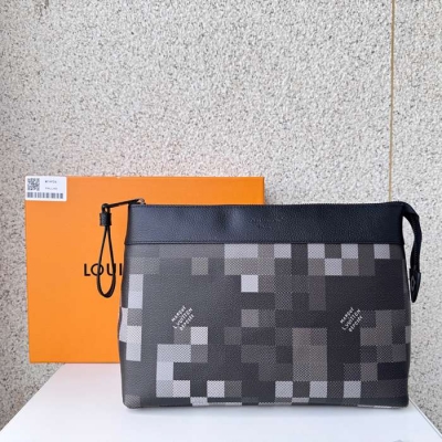 LOUIS VUITTON ポシェット ボヤージュ スープル ダモフラージュ メンズ 30×21×7.5cm