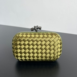 BOTTEGA VENETA ノット シルク編み スネークスキン クラッチ レディース 16×10×5cm