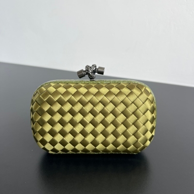 BOTTEGA VENETA ノット シルク編み スネークスキン クラッチ レディース 16×10×5cm