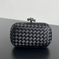 BOTTEGA VENETA ノット シルク編み スネークスキン クラッチ レディース 16×10×5cm