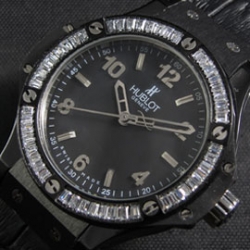 HUBLOT ビッグバン ブラック文字盤 電池式 新品コピー