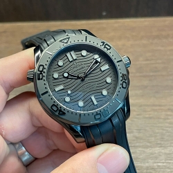 OMEGA 210.92.44.20.01.003 シーマスター ダイバー300M 2024新作