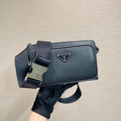 PRADA ウエストバッグ カーフレザー メンズ 21×13×2.5cm
