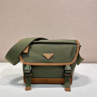 PRADA メッセンジャーバッグ リサイクルナイロン メンズ 20×19×10cm