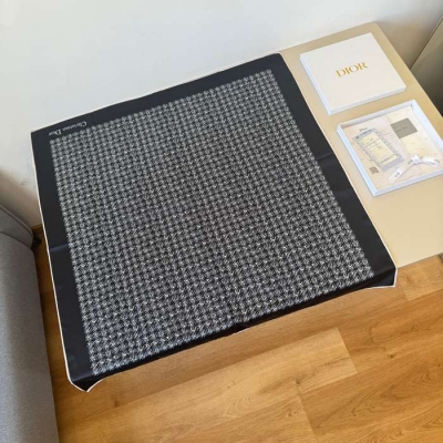 ディオール 新作90cmシルクスカーフ 90x90cm
