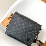 LOUIS VUITTON ディストリクト メッセンジャーバッグ モノグラムエクリプス メンズ 25×22×7cm