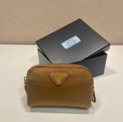 PRADA ミニクラッチ リサイクルナイロン ユニセックス 12×8×3.5cm