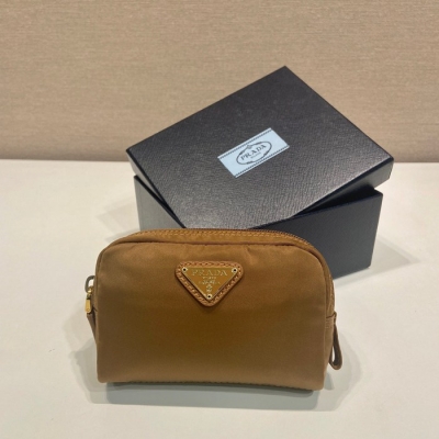 PRADA ミニクラッチ リサイクルナイロン ユニセックス 12×8×3.5cm
