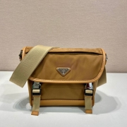 PRADA メッセンジャーバッグ リサイクルナイロン メンズ 20×19×10cm